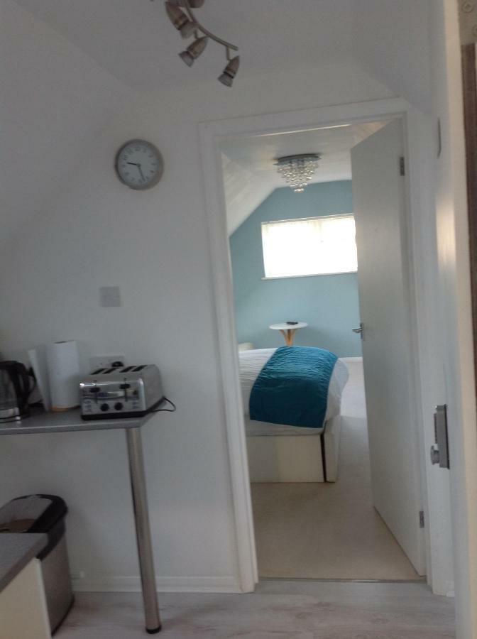 Number Forty One Bed & Breakfast Hillingdon Exterior foto